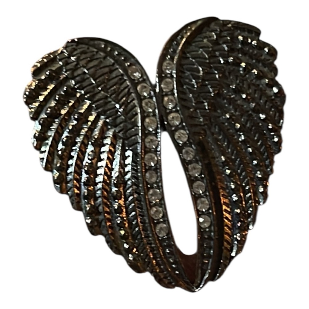 Silver Angel Wing stretch ring with Rhinestone Embellishments - Picture 5 of 5